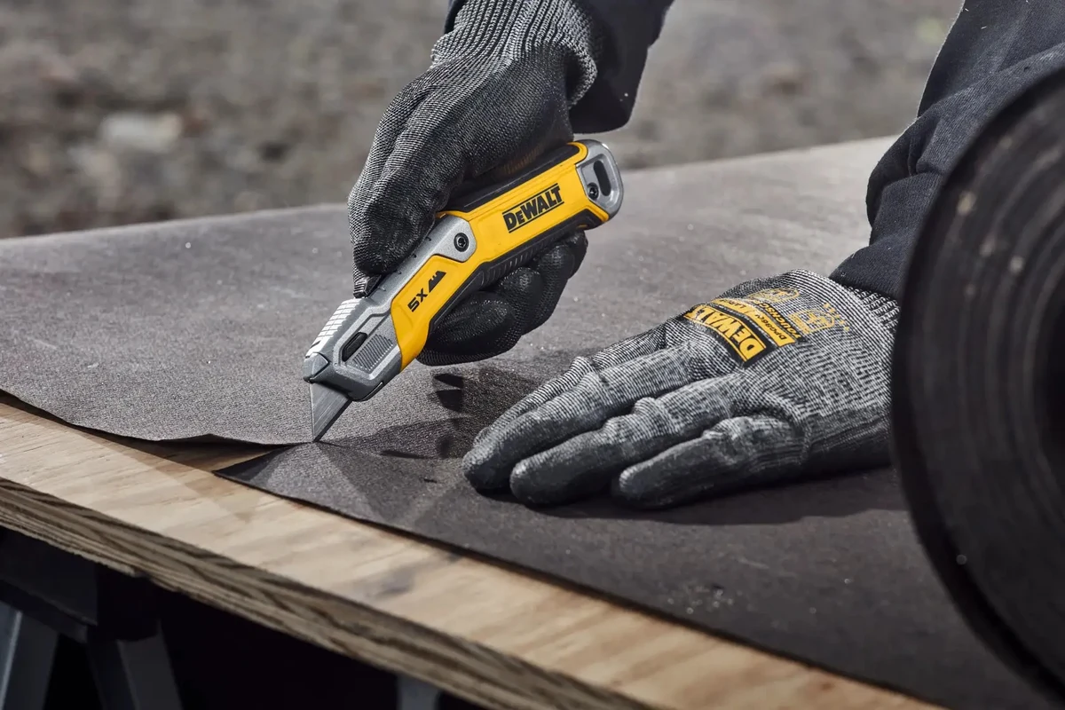 DEWALT DWHT10998 Нож строительный с отсеком для хранения лезвий (NEW)