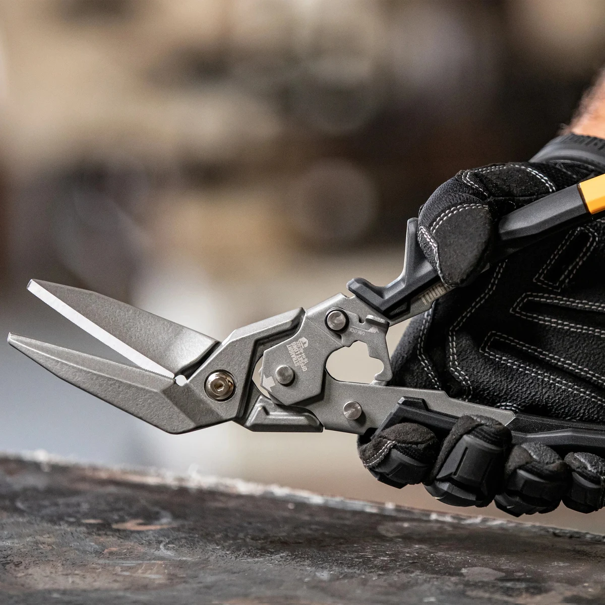 Toughbuilt TB-H4-60-SOL Ножницы по металу удлиненные c выносом